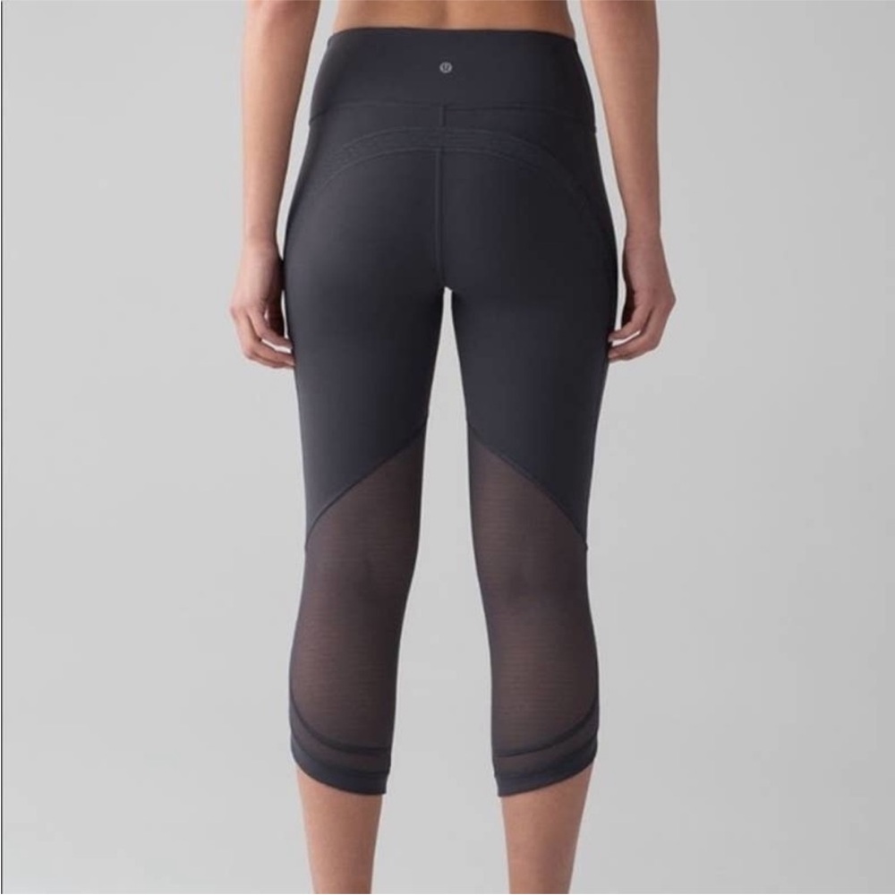 Lululemon Revitalize Crop 21" 6 Blue‎ Tied Gray Mesh Dot